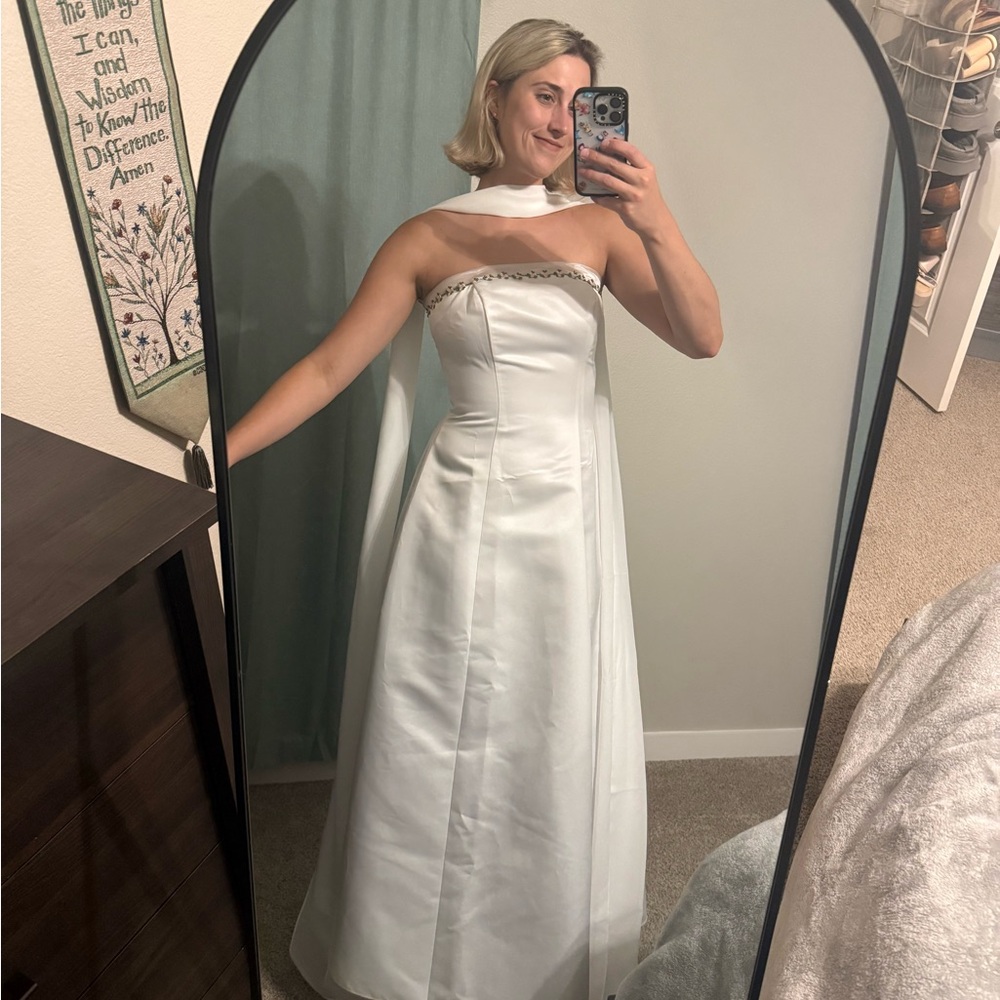 White Prom or Bridal Wedding Dress - Picture 14 of 16
